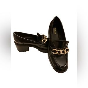 Guess Hillford Women’s Loafers NWOT